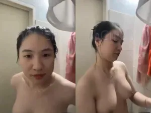 Gái vú đẹp, vừa call với ghệ vừa tắm
