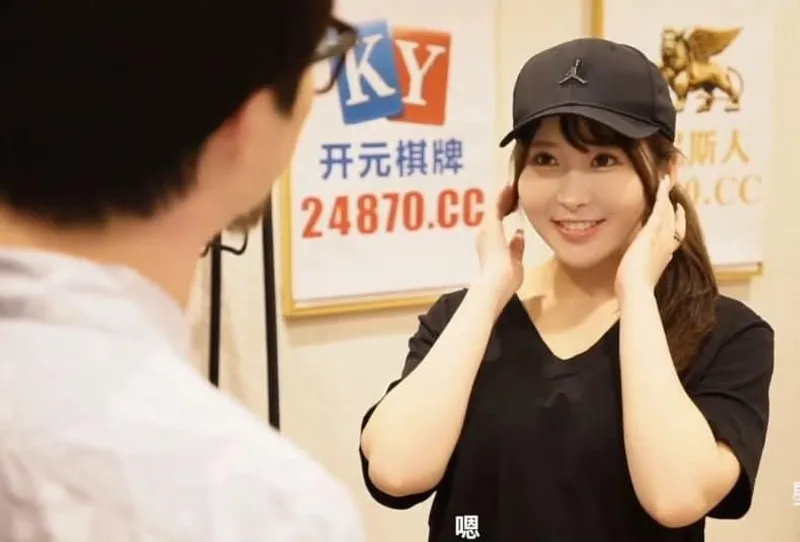 Em nhân viên giao thằng nhỏ sẵn sàng nện nếu bạn trả thêm tiền cho cô ấy